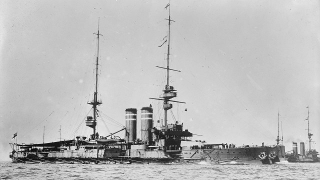 Large ship water smaller boat free wallpaper for desktop - medium preview image