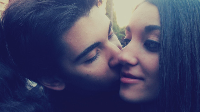 Man woman kissing eyes closed #3 free wallpaper for desktop - medium preview image