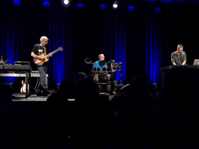 Stage performance band crowd music free wallpaper for desktop - medium preview image