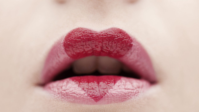 Lips redlipstick stain airbrush fashion free wallpaper for desktop - medium preview image