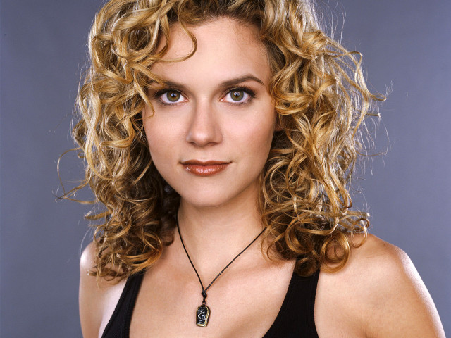 Woman curly hair necklace gray free wallpaper for desktop - medium preview image