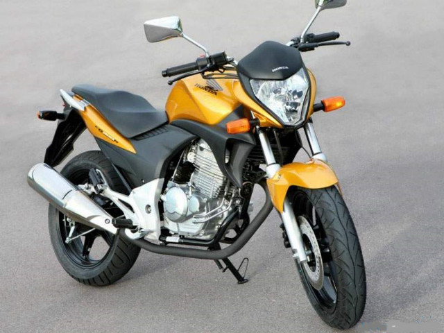 Yellow motorcycle parking lot building free wallpaper for desktop - medium preview image