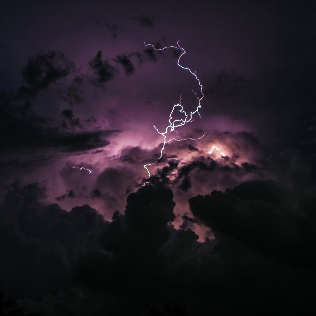 Lightning bolt night sky clouds free wallpaper for tablet - medium preview image