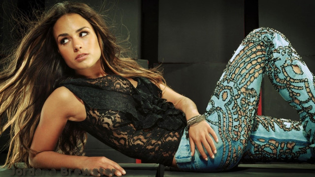 Woman black top blue pants #2 free wallpaper for desktop - medium preview image