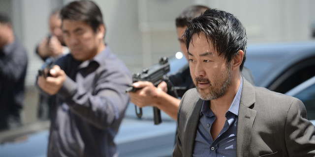 Eizan kikukawa gun action blurry free wallpaper for desktop - medium preview image