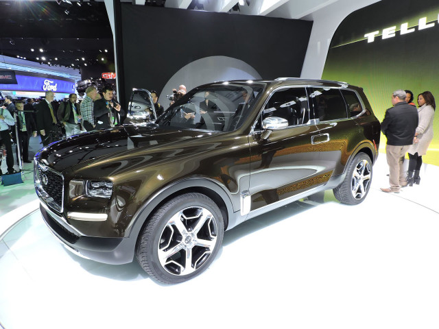 Brown suv showroom people looking free wallpaper for desktop - medium preview image