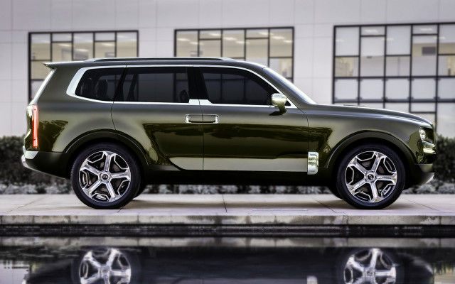 Green suv parked building reflection free wallpaper for desktop - medium preview image