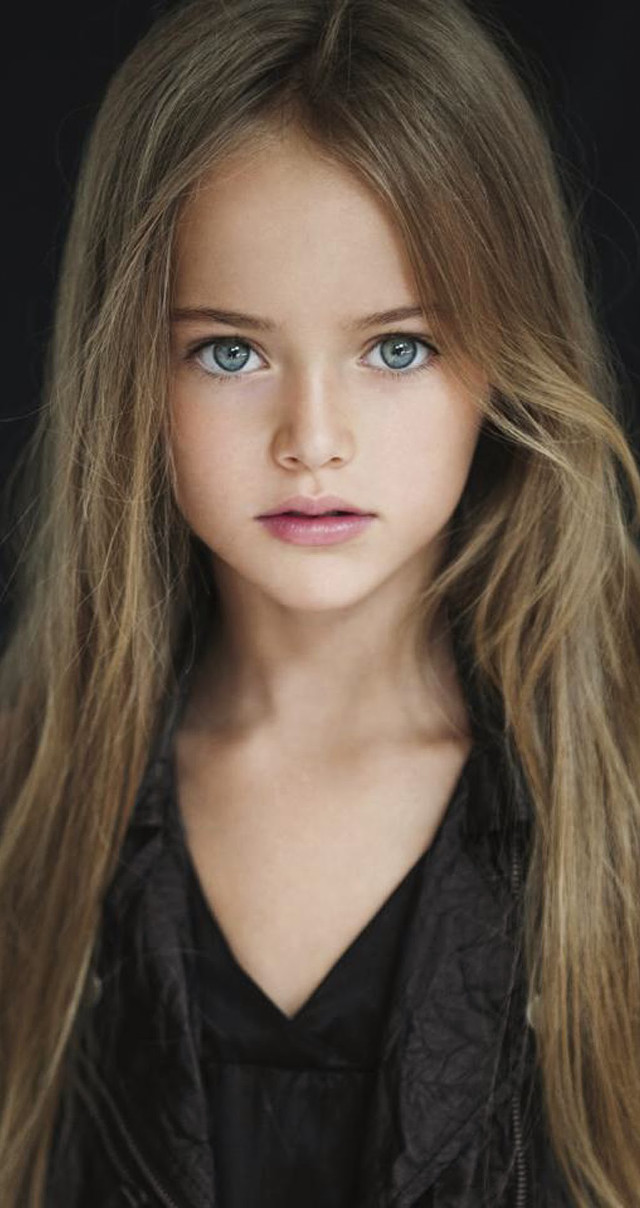 Young girl blue eyes serious free wallpaper for mobile - medium preview image