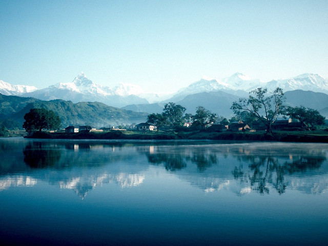 Lake mountain range houses shore free wallpaper for desktop - medium preview image