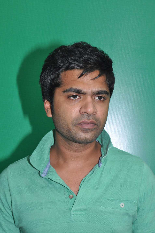 Green shirt green background movie free wallpaper for mobile - medium preview image