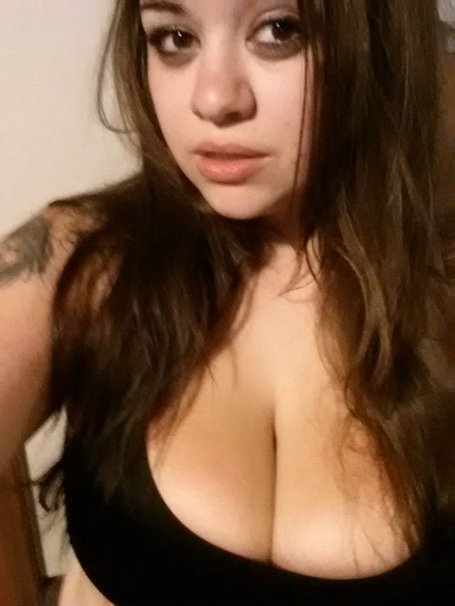 Woman big breast posing cell free wallpaper for mobile - medium preview image