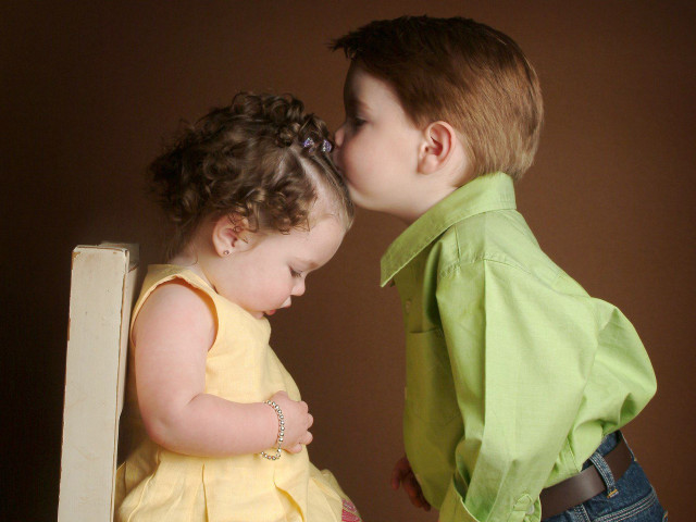 Boy girl kissing room brown free wallpaper for desktop - medium preview image