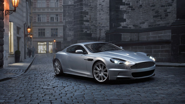 Silver car cobblestone street night free wallpaper for desktop - medium preview image