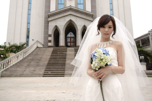 Woman wedding dress bouquet church #2 free wallpaper for desktop - medium preview image