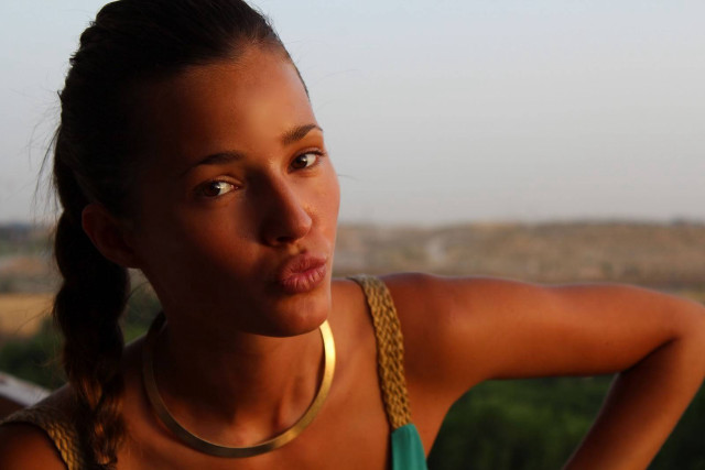 Woman necklace city background hill free wallpaper for desktop - medium preview image