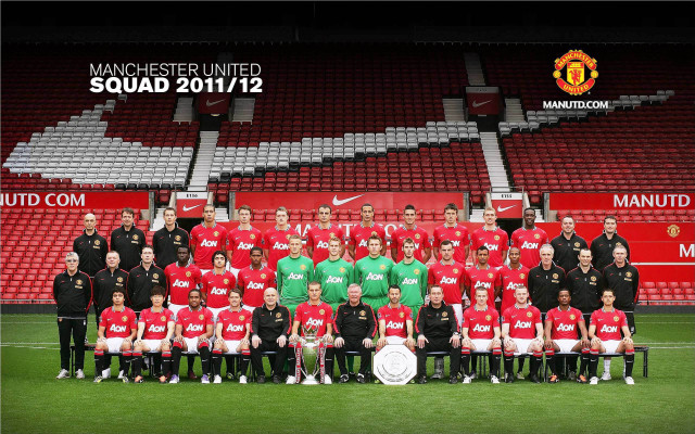 Team photo manchester united fans free wallpaper for desktop - medium preview image