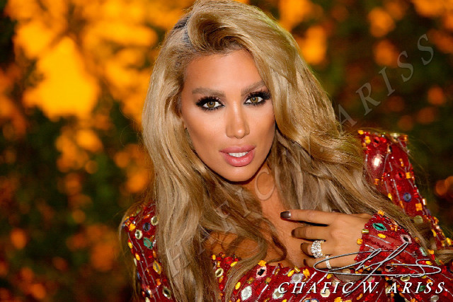 Woman ring red dress gold free wallpaper for desktop - medium preview image