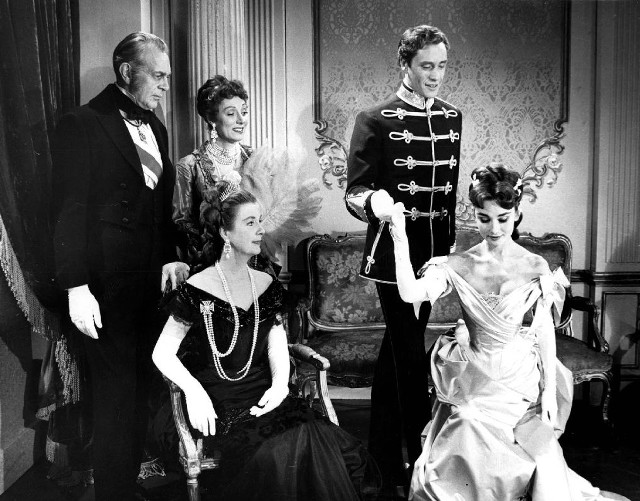 Formal group chair uniform dress free wallpaper for desktop - medium preview image