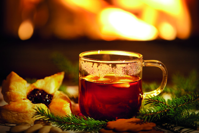 Tea cookie christmas tree fireplace free wallpaper for desktop - medium preview image