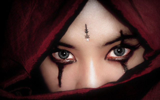 Woman cross forehead red cloth free wallpaper for desktop - medium preview image