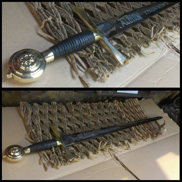 Brush closeup holder table cloth free wallpaper for tablet - medium preview image