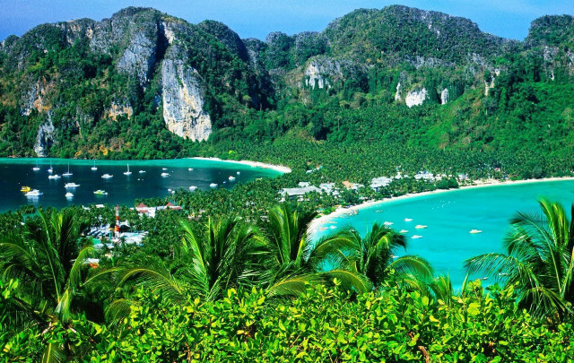 Tropical island lagoon beach paradise free wallpaper for desktop - medium preview image