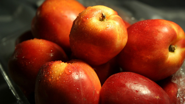 Red apples pile table cloth free wallpaper for desktop - medium preview image