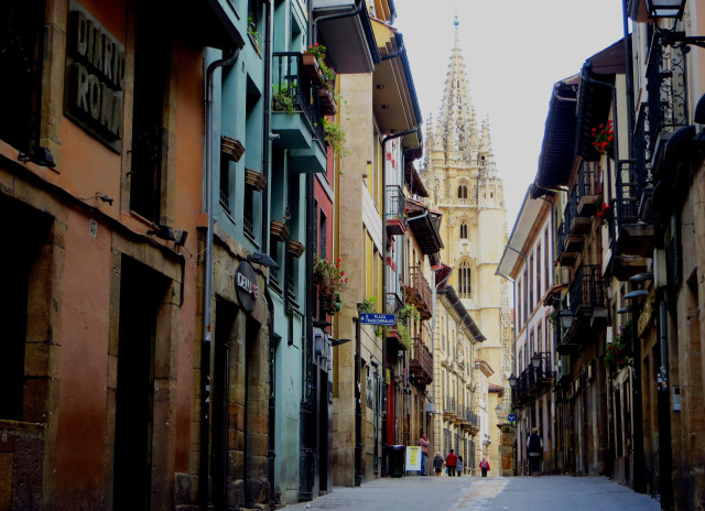 Narrow street church steeple people free wallpaper for desktop - medium preview image