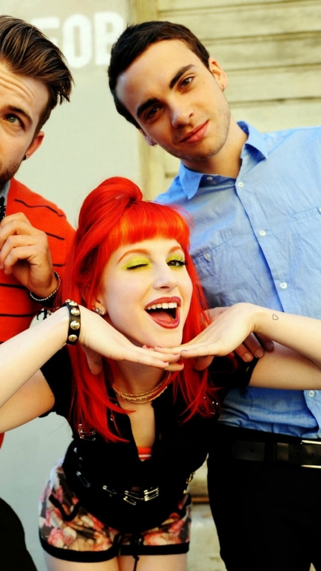 People heart shape hands together free wallpaper for mobile - medium preview image