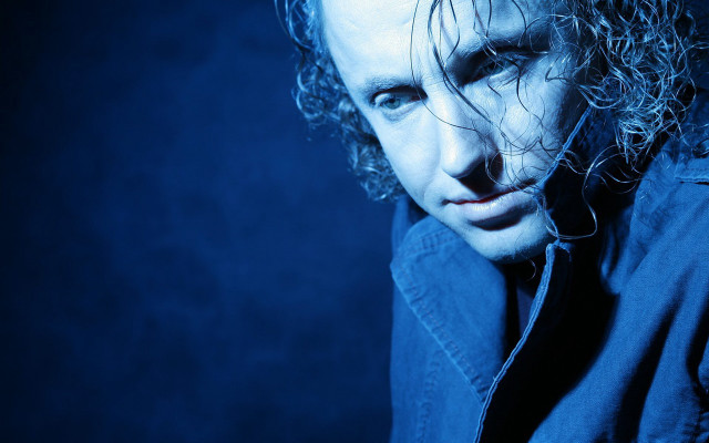 Man curly hair blue shirt free wallpaper for desktop - medium preview image