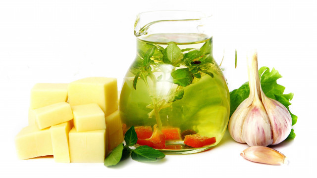 Pitcher of water clear refreshing free wallpaper for desktop - medium preview image