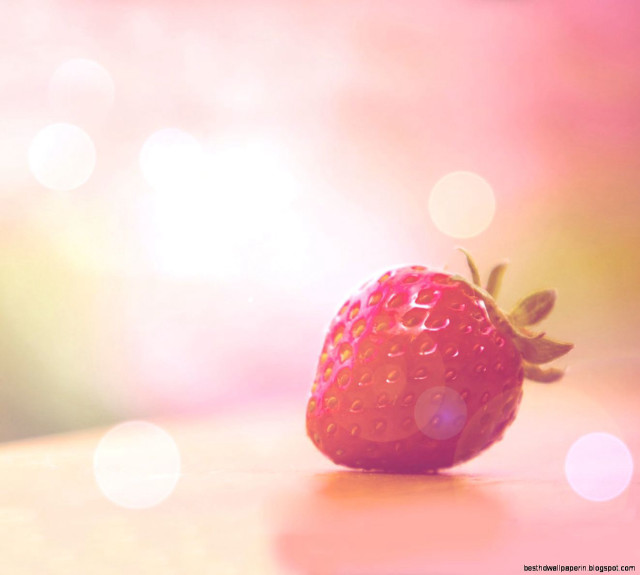Strawberry table blurry background image free wallpaper for tablet - medium preview image