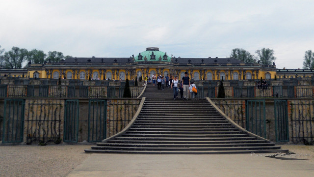 Group people stairs building green free wallpaper for desktop - medium preview image