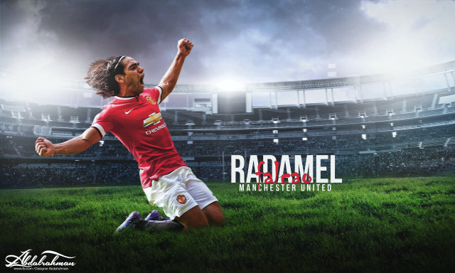 Man redshirt soccerfield rain outdoors free wallpaper for desktop - medium preview image