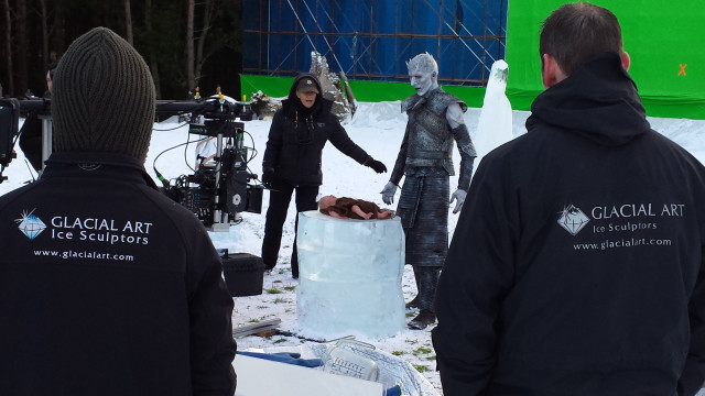 People snowman snow camera green free wallpaper for desktop - medium preview image