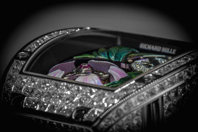 Diamond watch case band wrist free wallpaper for desktop - medium preview image