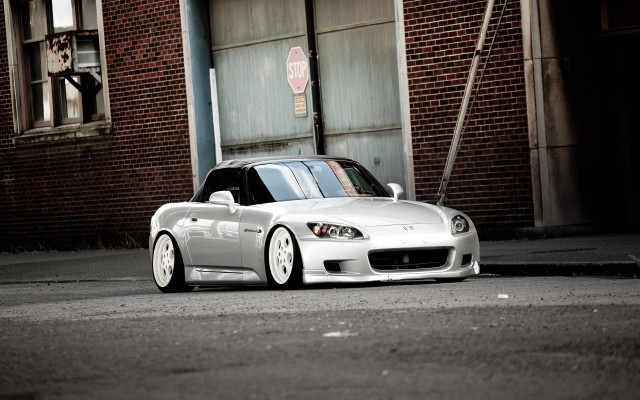 White sports car building street free wallpaper for desktop - medium preview image