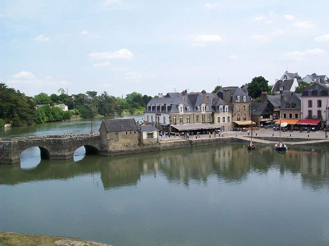 River bridge buildings people walking #2 free wallpaper for desktop - medium preview image
