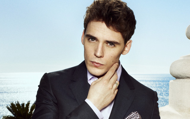 Man suit tie ocean portrait free wallpaper for desktop - medium preview image