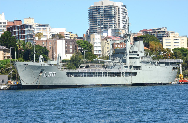 Large boat city skyline tall free wallpaper for desktop - medium preview image