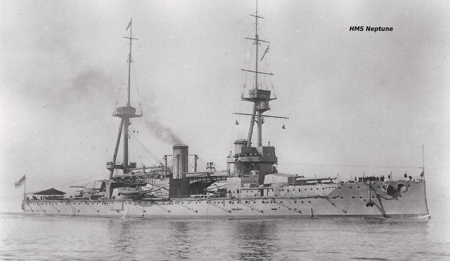 Large ship floating water next free wallpaper for desktop - medium preview image