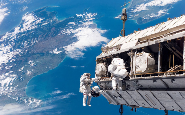 Astronaut space station earth atmosphere free wallpaper for desktop - medium preview image