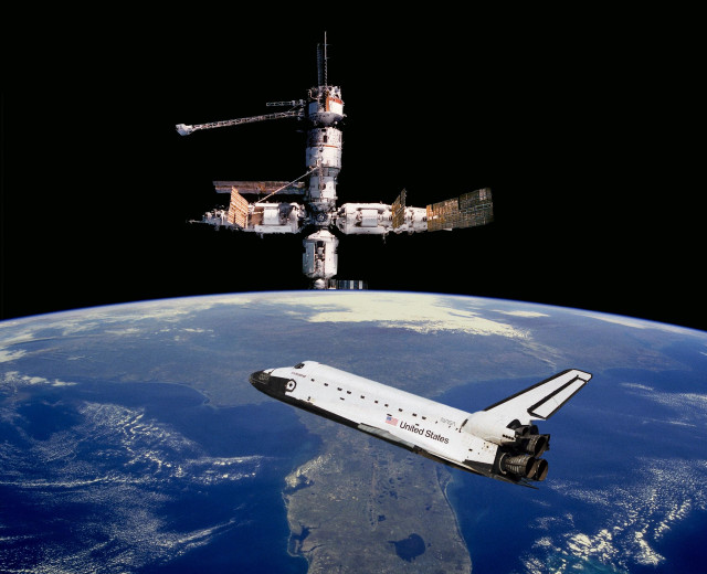 Space shuttle earth space travel free wallpaper for desktop - medium preview image