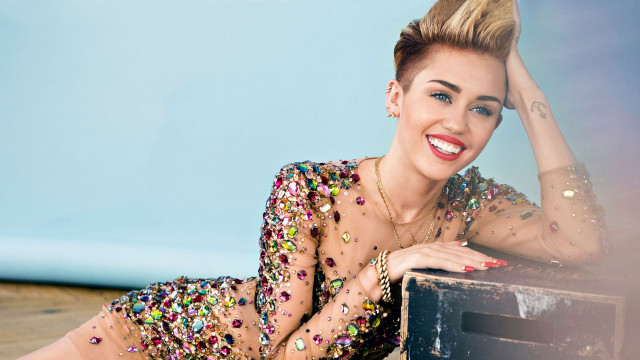 Woman colorful dress box smiling free wallpaper for desktop - medium preview image