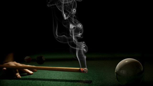 Smoke match green tablecloth ball free wallpaper for desktop - medium preview image