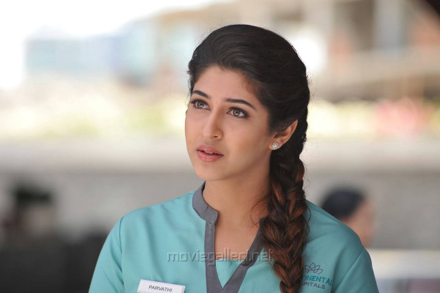 Woman blue scrub ponytail beach free wallpaper for desktop - medium preview image