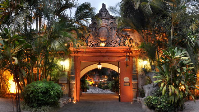 Gate clock palm trees night free wallpaper for desktop - medium preview image