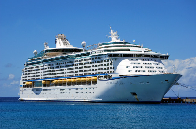 Cruise ship docked ocean blue free wallpaper for desktop - medium preview image