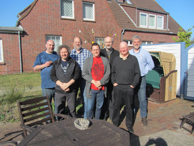 Group people house dog house free wallpaper for desktop - medium preview image