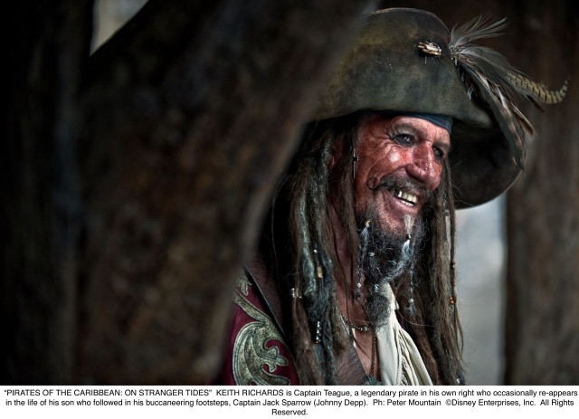 Man hat dreadlocks feather smile free wallpaper for desktop - medium preview image